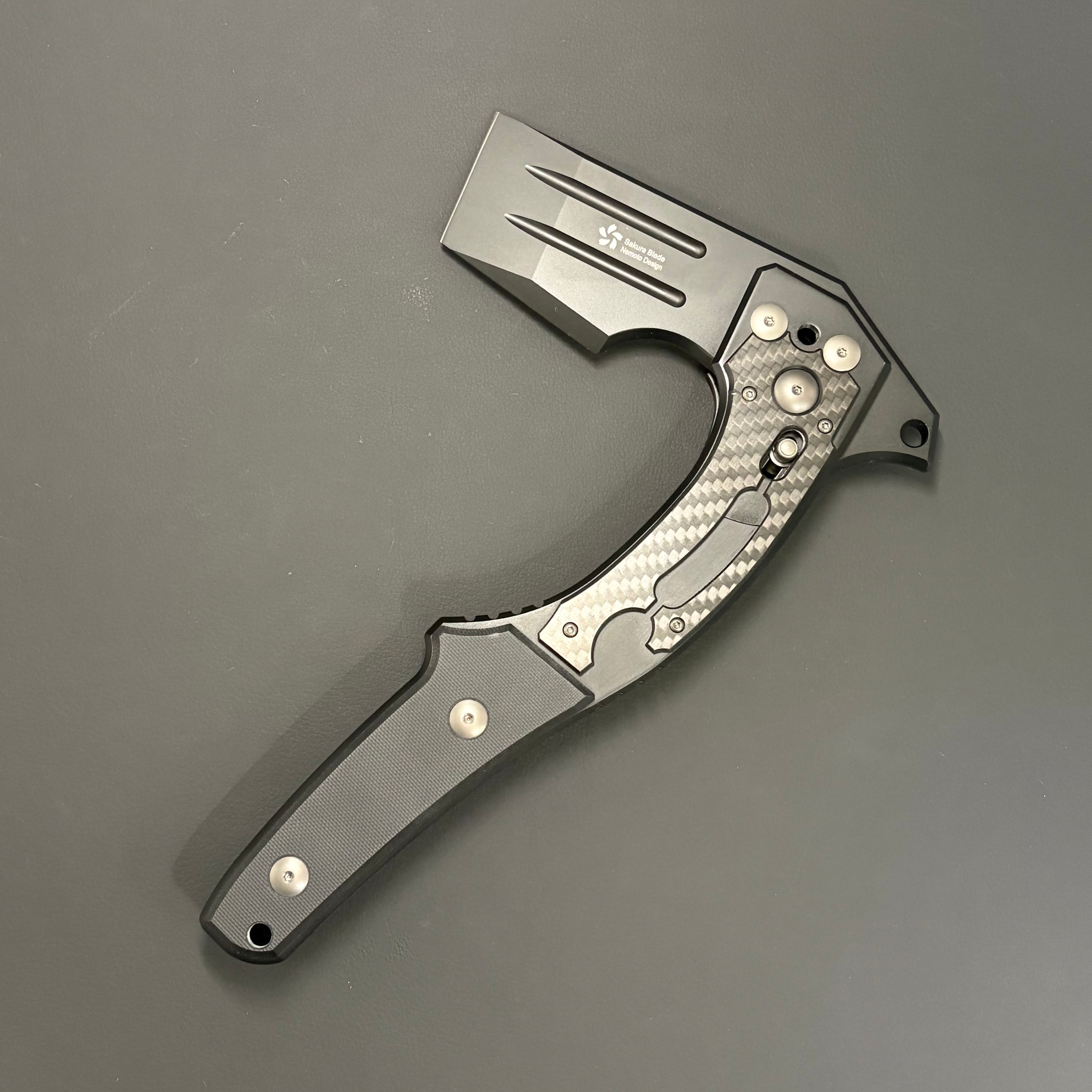 頭デカ三角斧、万能タイプ斧（二本セット） 折りたたみ斧 D2 カーボンファイバー 根本 デザイン – Yoshimune Knives